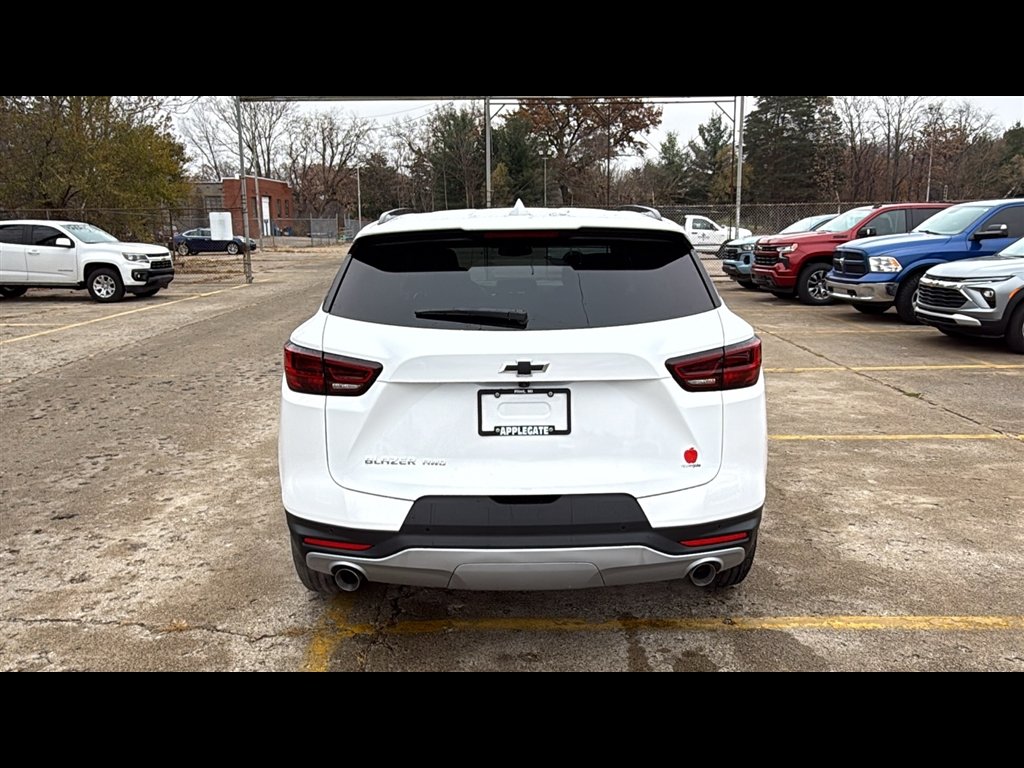 New 2026 Summit White Chevrolet 2LT image 30