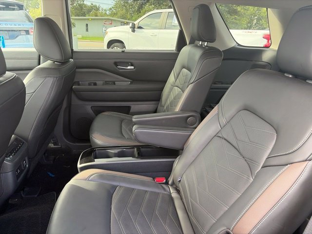 Used 2024 Gray Nissan Platinum image 24