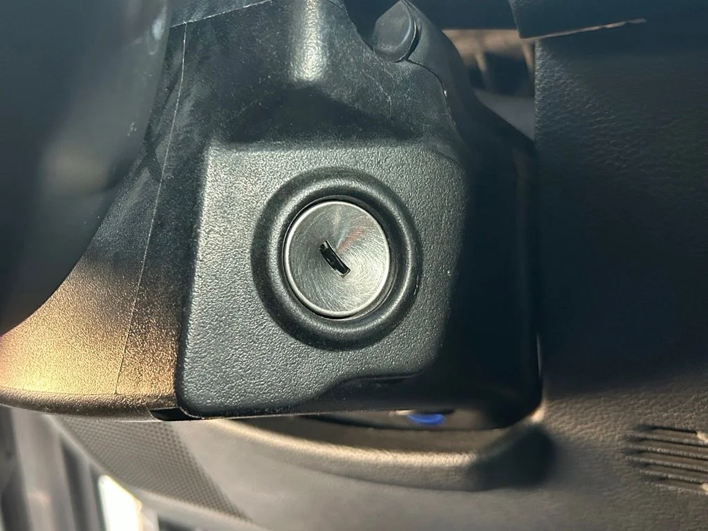 Used 2016 Silver Jeep Sahara image 35