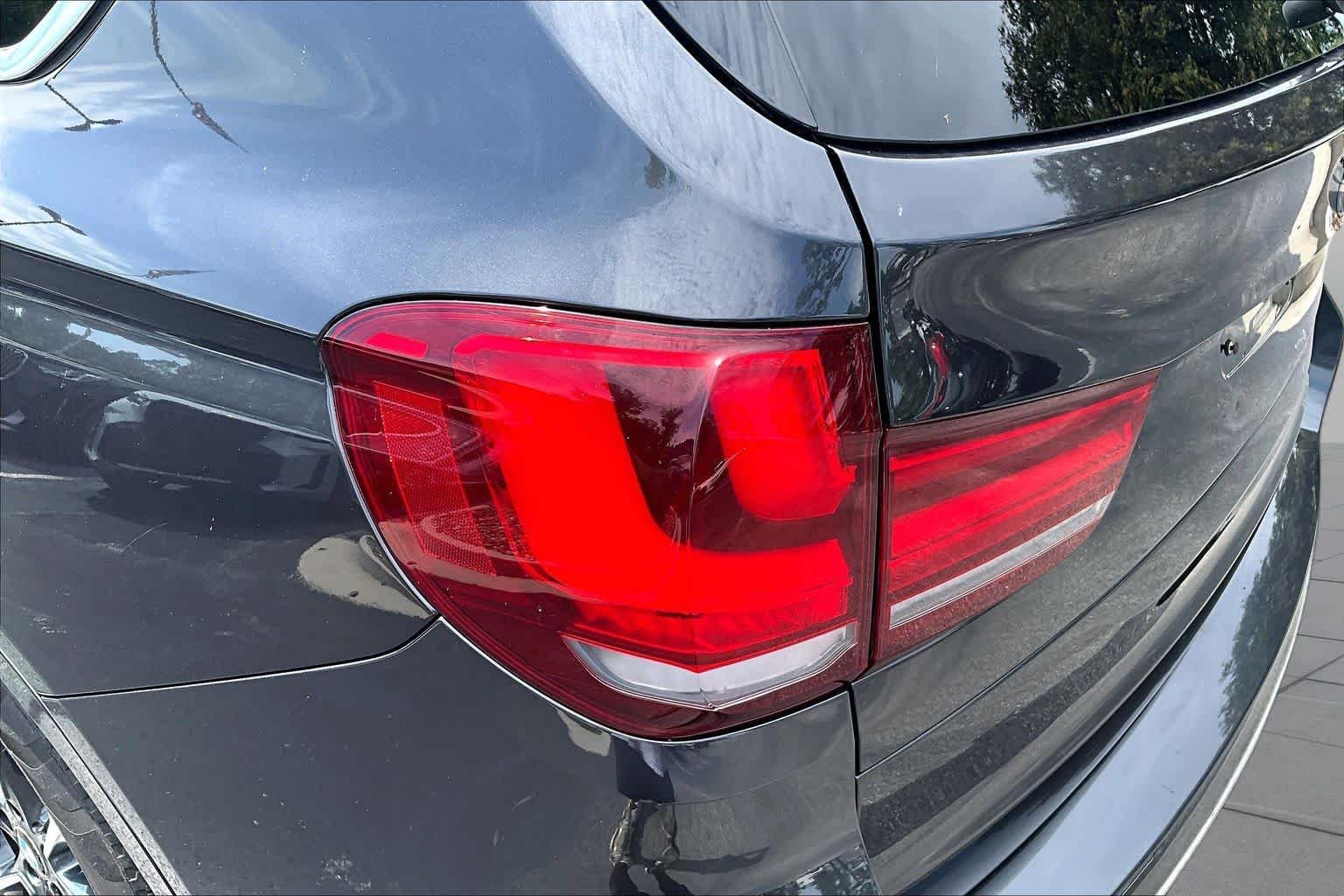 Used 2018 Dark Graphite Metallic BMW xDrive35i image 29
