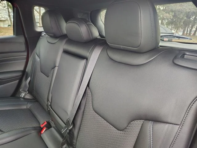 New 2026 Red Hot Pearl-Coat Exterior Paint Jeep Latitude image 26