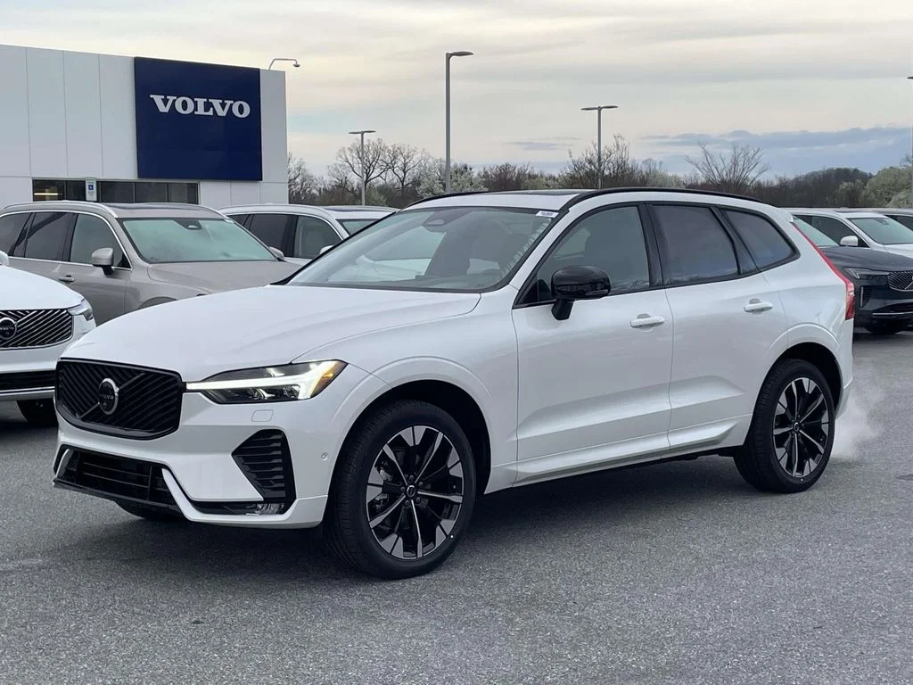New 2026 Crystal White Volvo Plus image 24