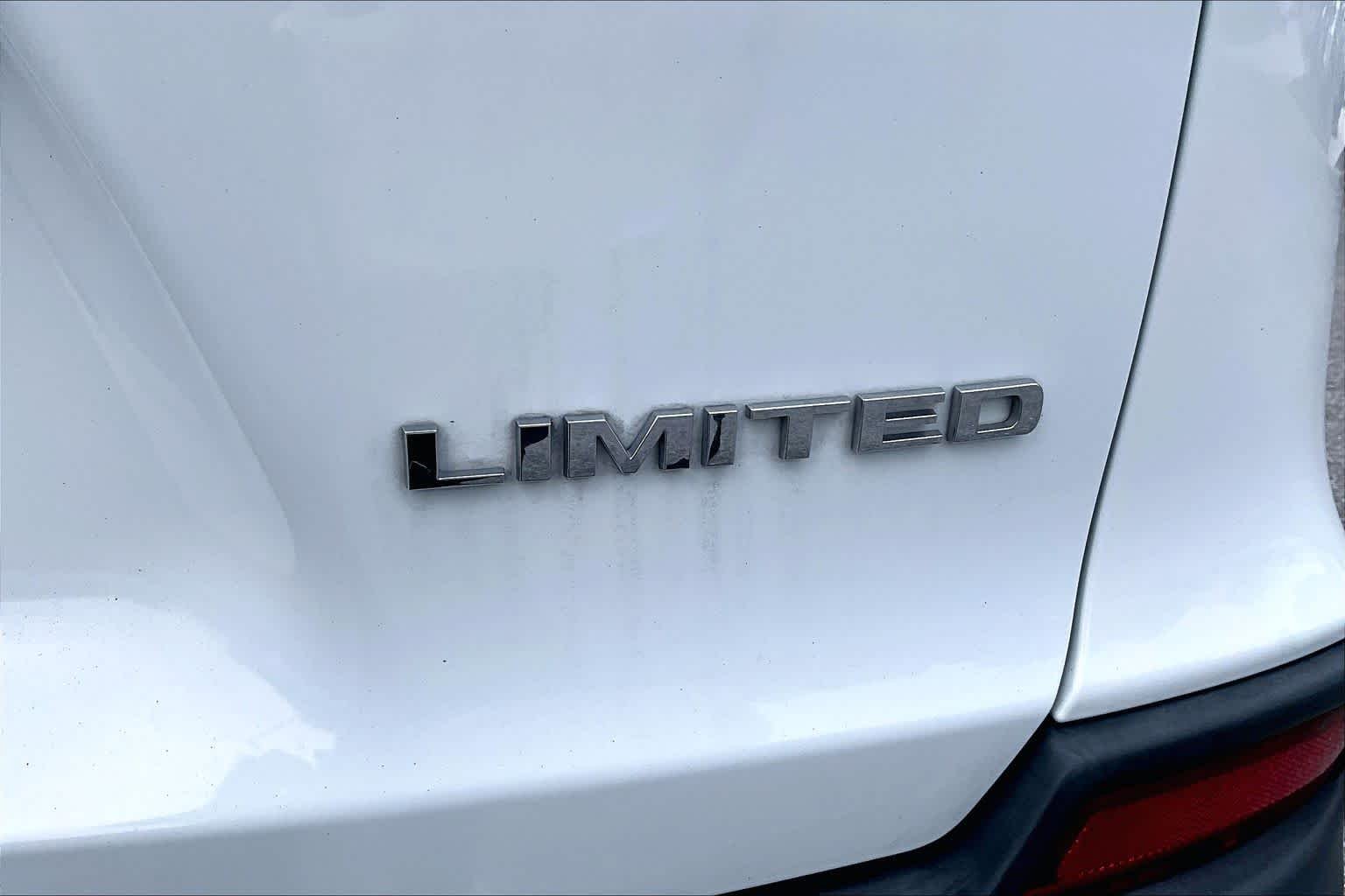 Used 2019 Bright White Clearcoat Jeep Limited image 10