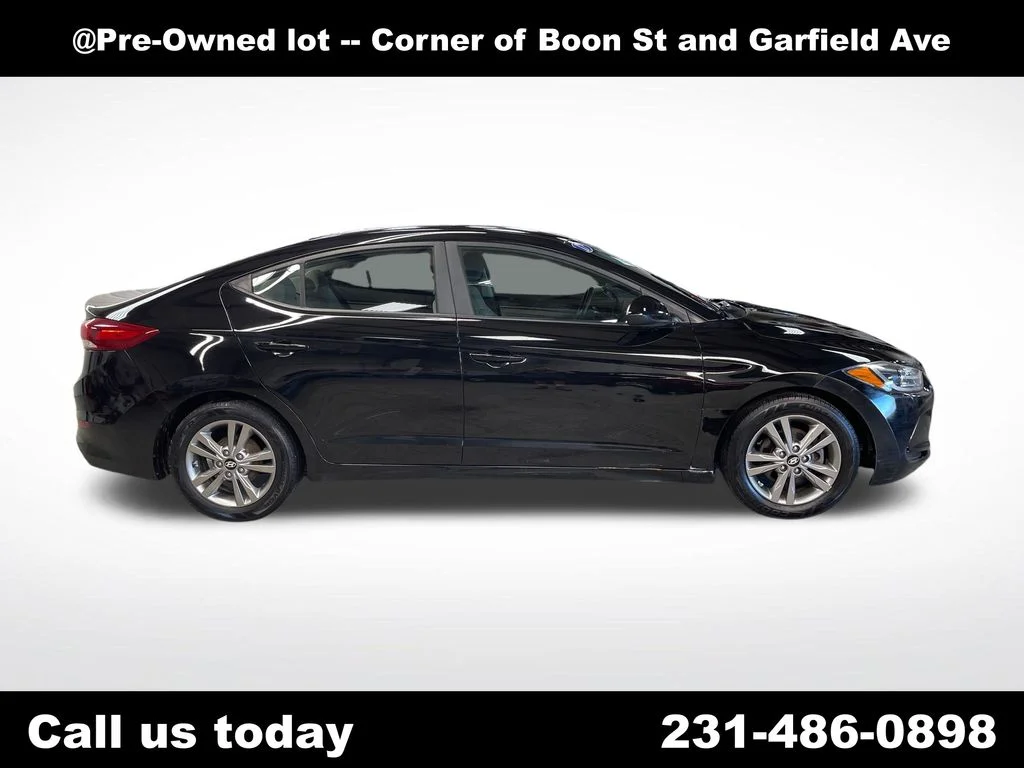 Used 2017 Black Hyundai SE image 6