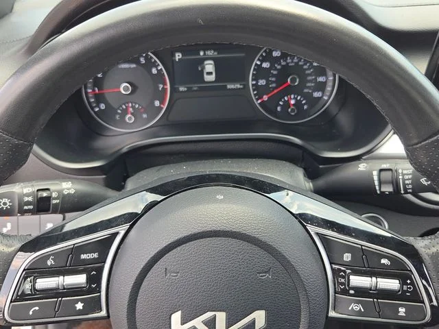 Used 2024 White Kia GT-Line image 22