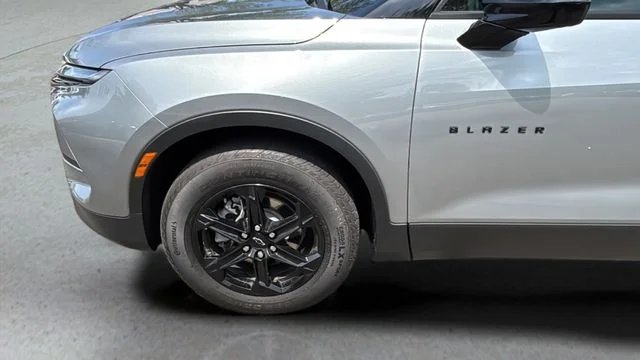 Used 2023 Gray Chevrolet LT image 35