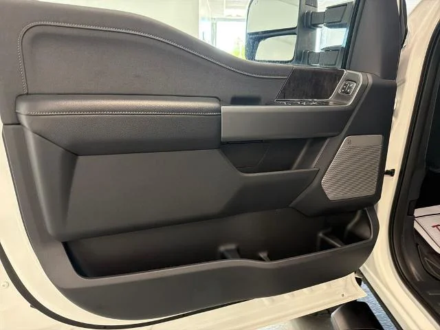 New 2026 Star White Metallic Tri-Coat Ford F-350® Lariat® image 31