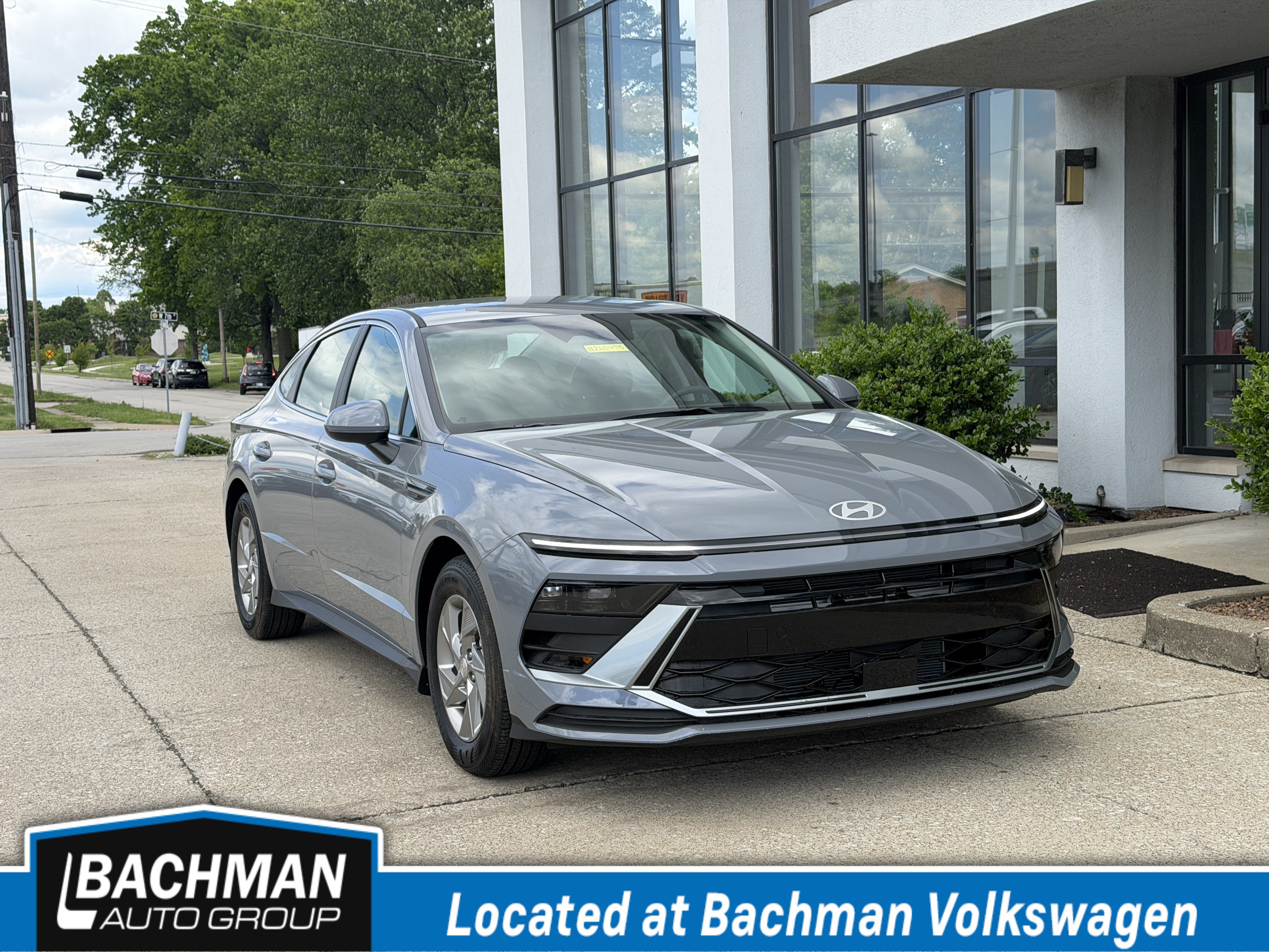 Used 2026 Transmission Blue Hyundai SE image 1