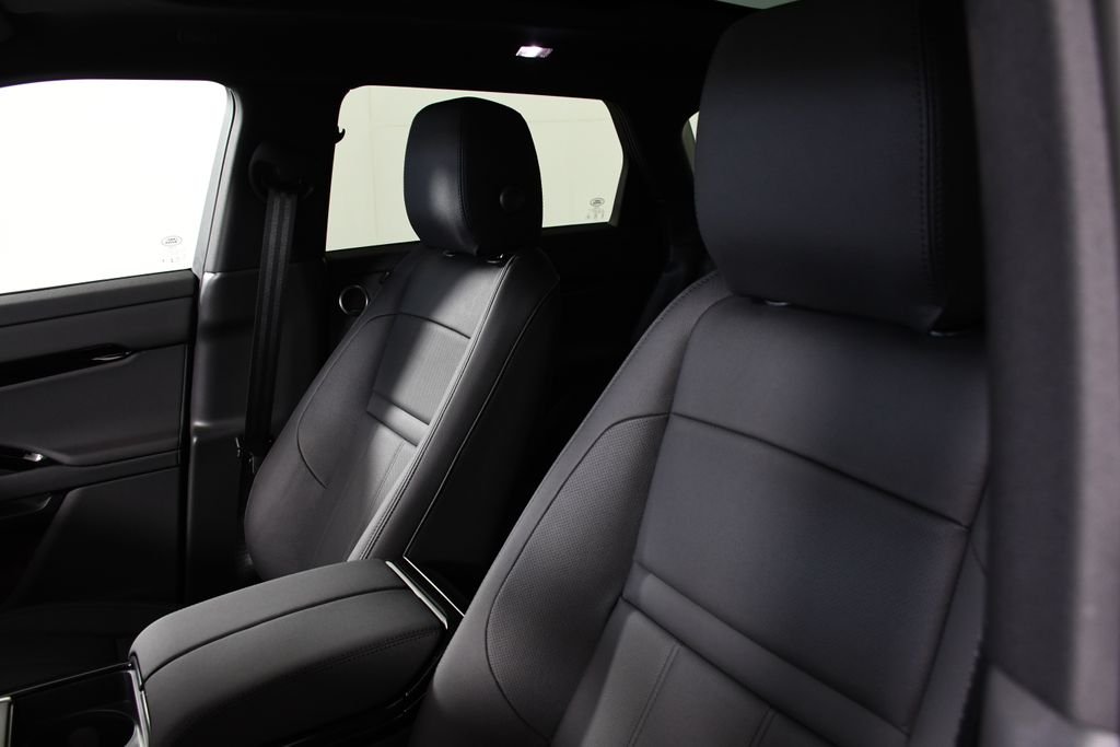 Certified Used 2026 Fuji White Land Rover Dynamic image 17