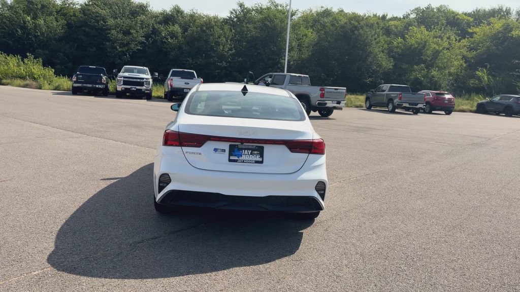 Used 2024 White Kia LXS image 7
