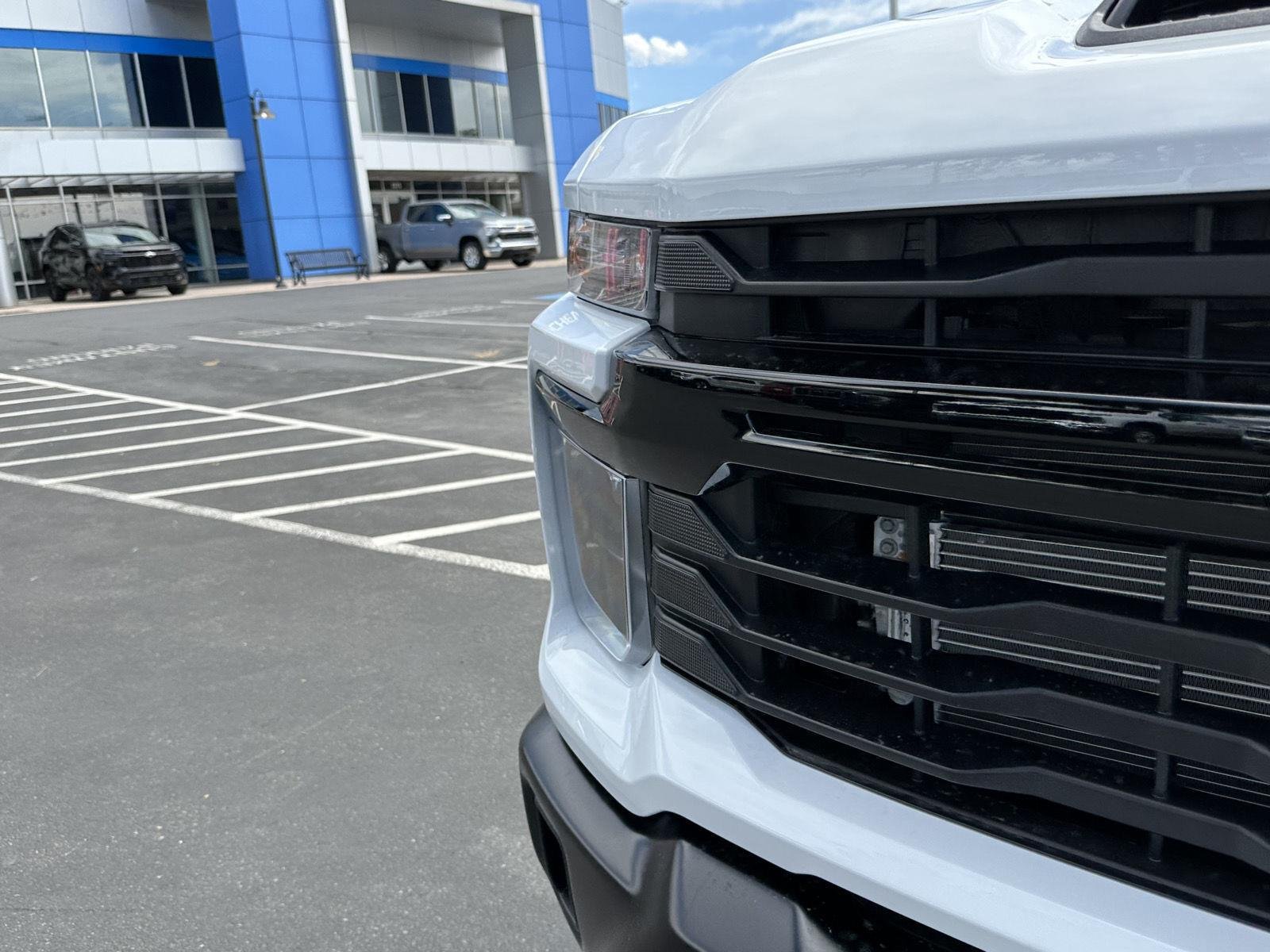 New 2026 Summit White Chevrolet WT image 18