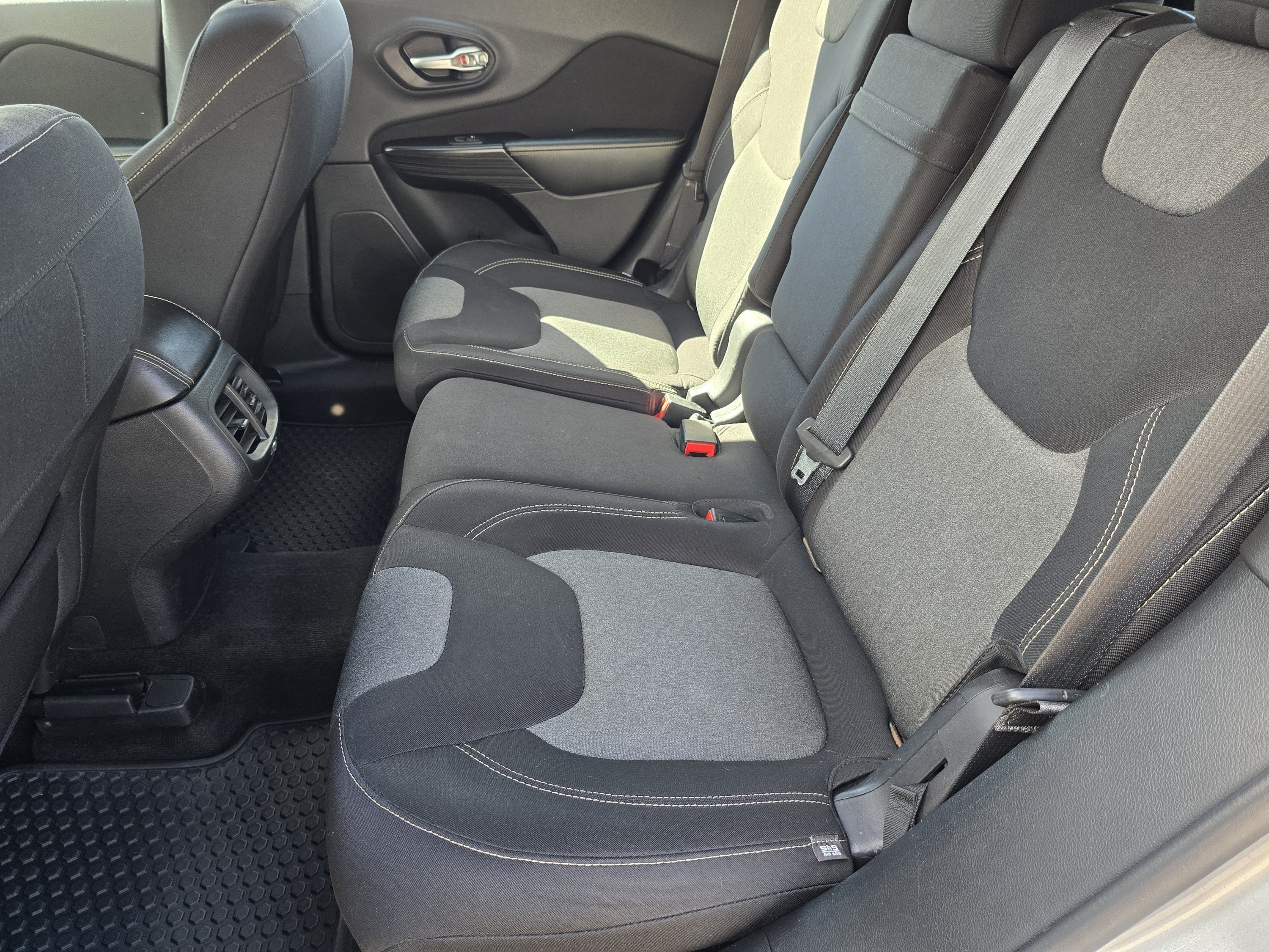 Used 2015 Billet Silver Metallic Clearcoat Jeep Sport image 6