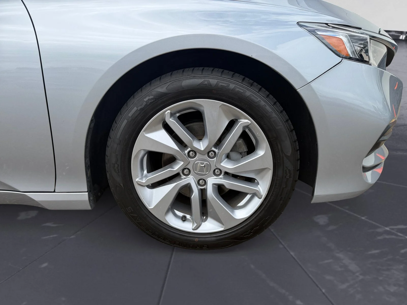 Certified Used 2020 Lunar Silver Metallic Honda LX image 42