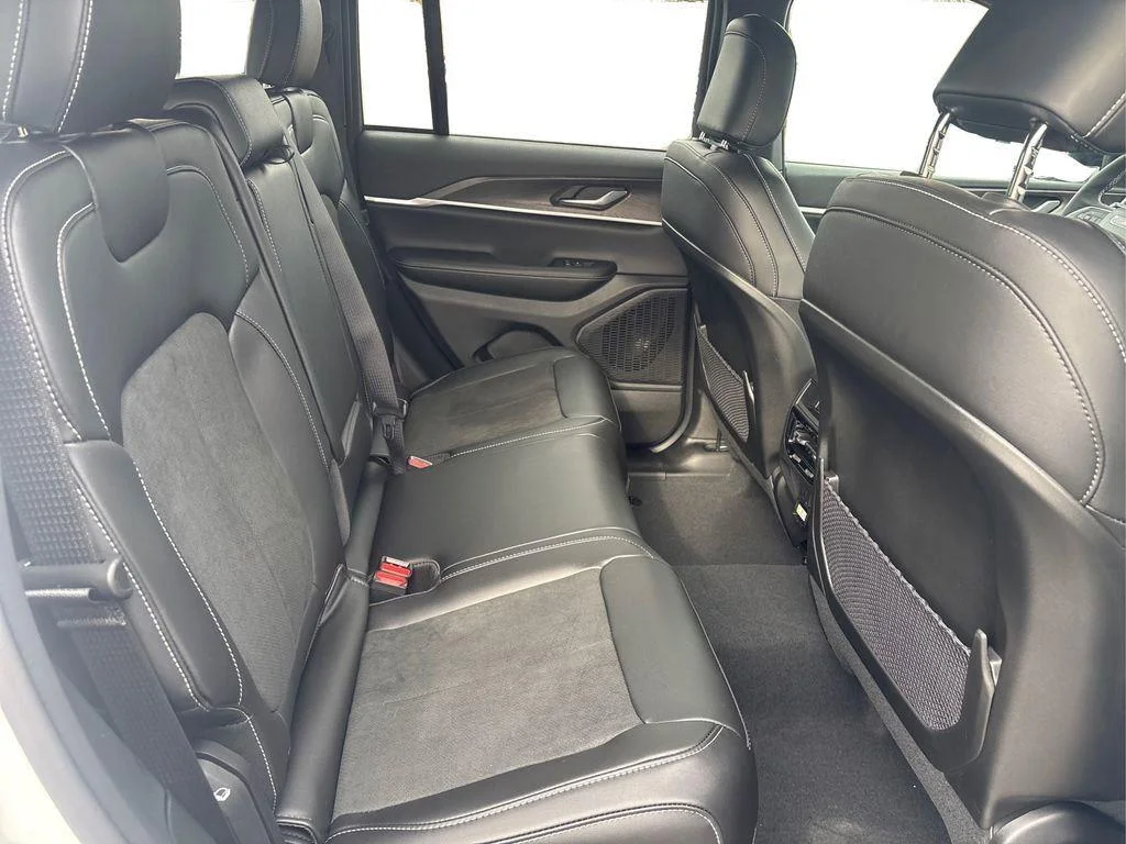 New 2026 Bright White Clearcoat Jeep Laredo Altitude image 20