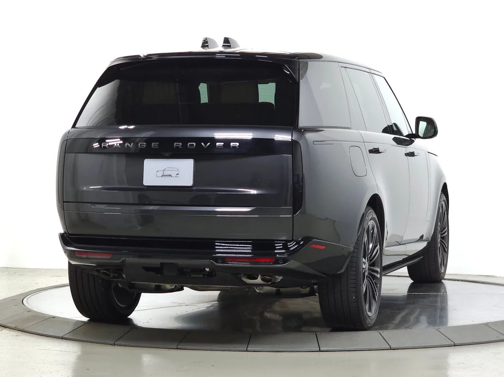 New 2026 Carpathian Grey Land Rover SE image 5