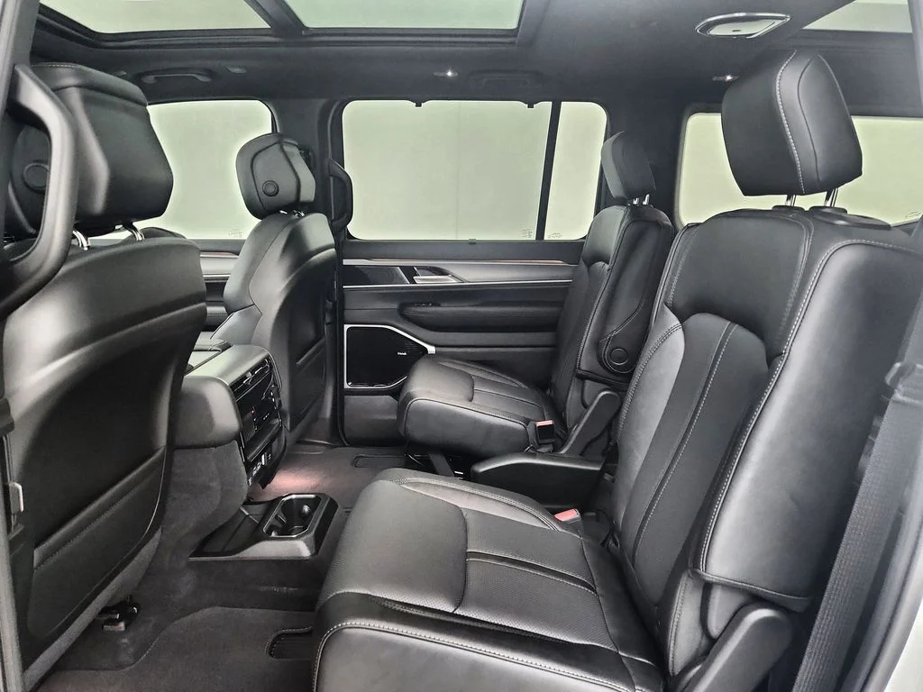 New 2026 Bright White Clearcoat Jeep Limited Reserve image 30