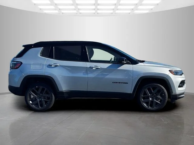 New 2026 Silver Zynith Metallic Clear-Coat Exterior Paint Jeep Limited image 8