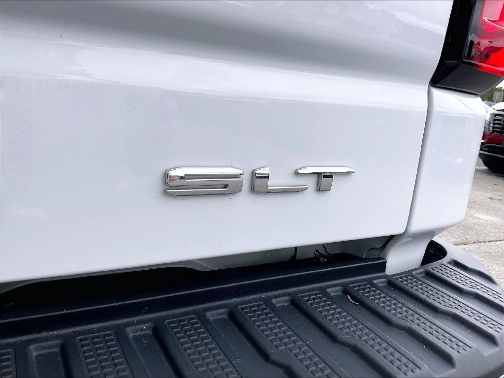 Used 2025 Summit White GMC SLT image 27