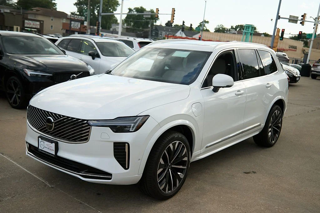 2026 Volvo XC90 Plus - Photo 6