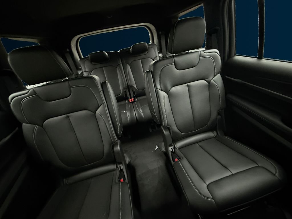 New 2026 Bright White Clear-Coat Exterior Paint Jeep Limited image 18