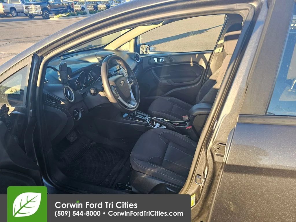 Used 2015 Magnetic Ford SE image 5