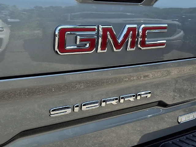 New 2026 Sterling Metallic GMC Elevation image 22