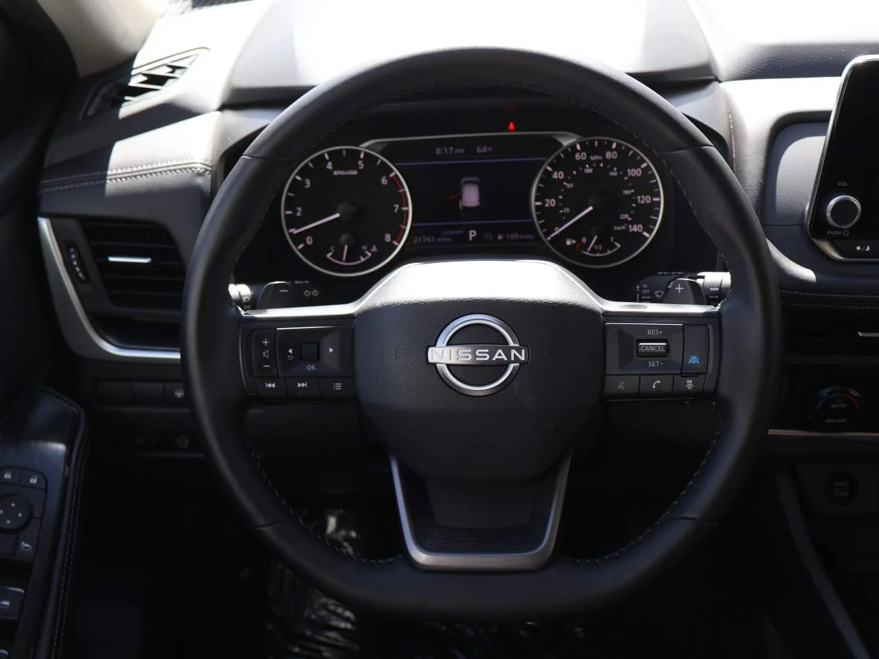 2025 Nissan Rogue SV - Photo 13