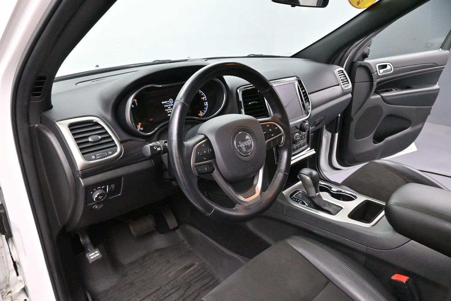 Used 2021 Bright White Clearcoat Jeep Laredo X image 17