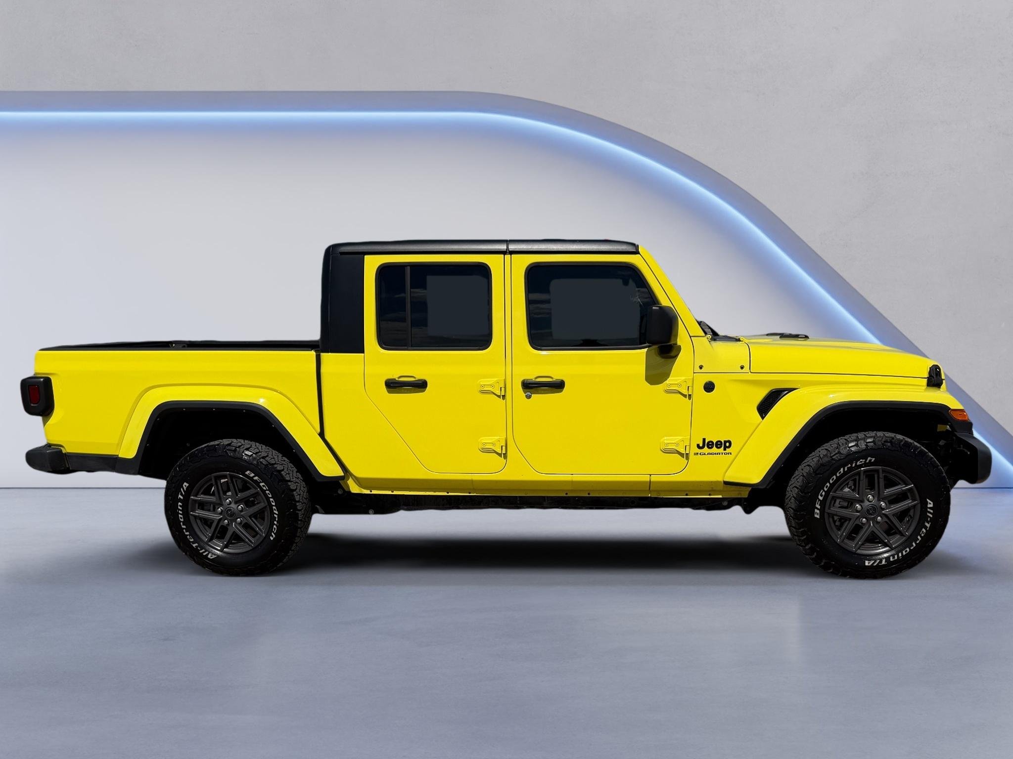 Used 2024 High Velocity Clearcoat Jeep Sport S image 4