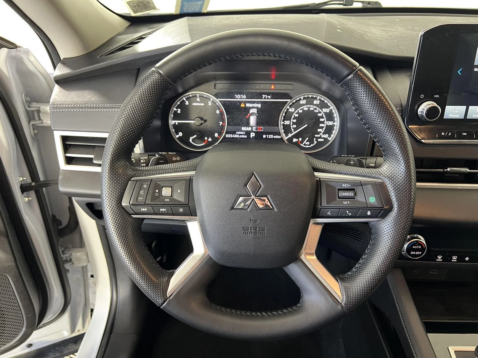 Used 2023 White Diamond Mitsubishi SE image 16