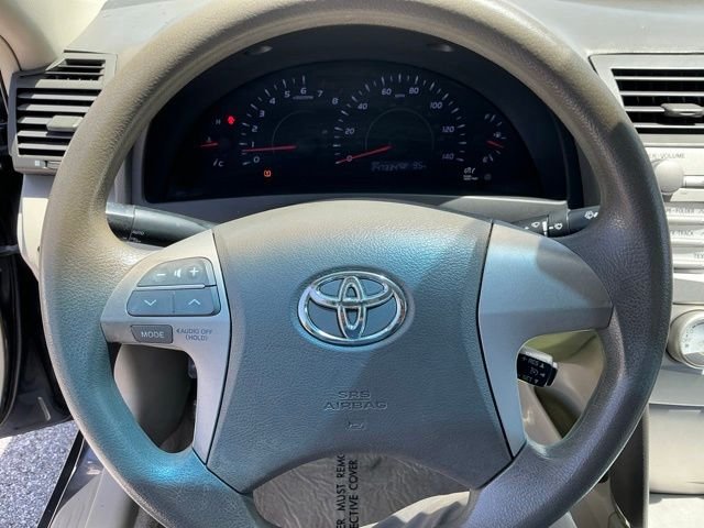 Used 2011 Gray Toyota LE image 33
