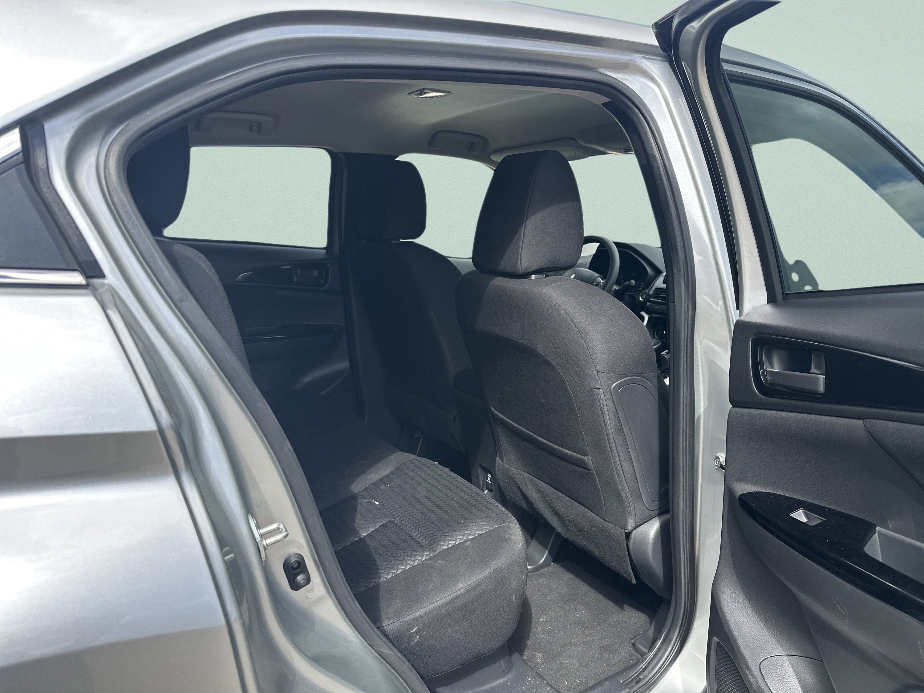 Used 2025 Silver Mitsubishi LE image 12