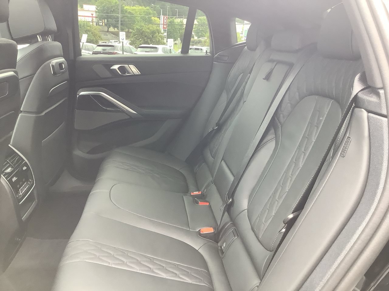 New 2027 Black Sapphire Metallic BMW xDrive40i image 31