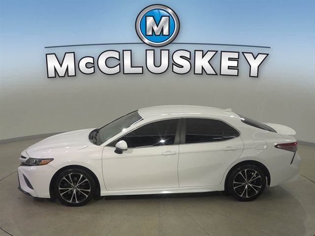 Used 2019 White Toyota SE image 31