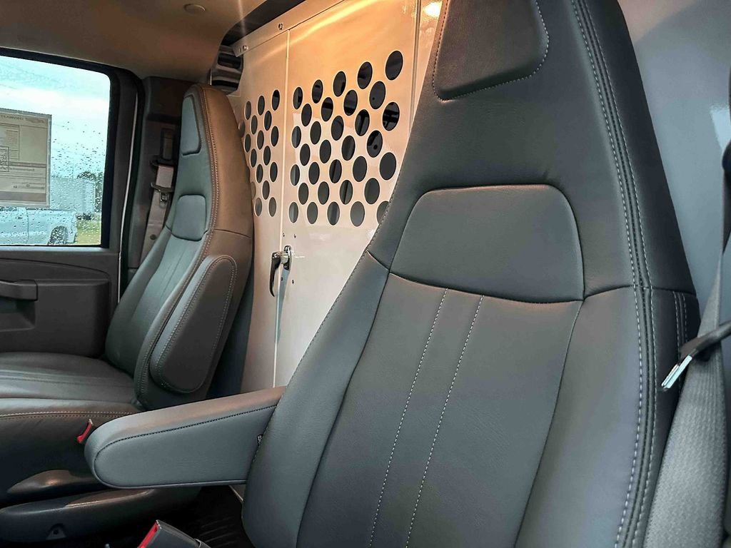 2025 Chevrolet Express Cargo Work Van - Photo 13