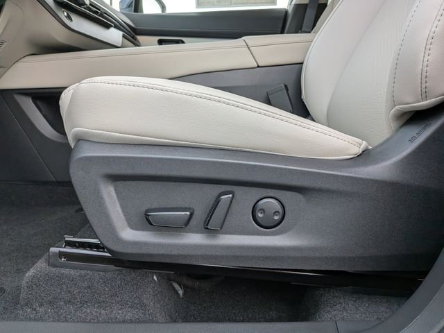 New 2026 Everest White Pearl TriCoat Nissan SL image 16
