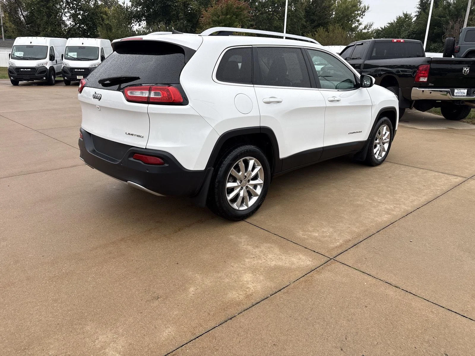 Used 2017 Bright White Clearcoat Jeep Limited image 5