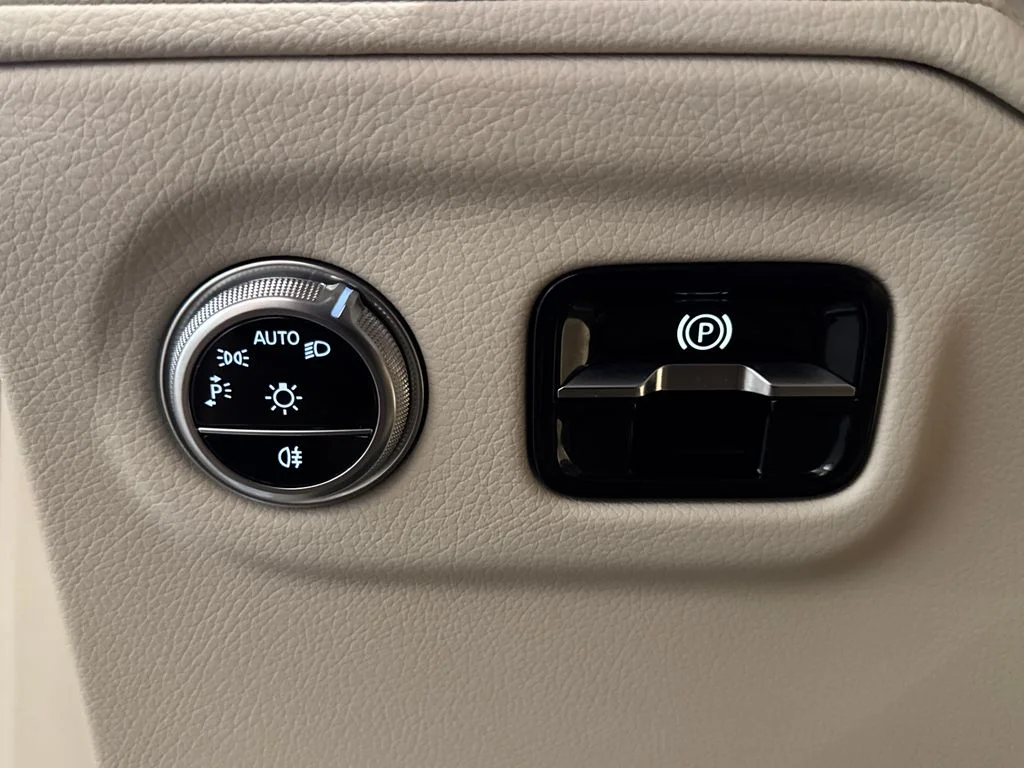 Certified Used 2023  Mercedes-Benz 450 image 20