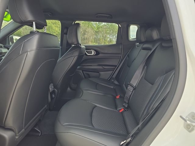 New 2026 Bright White Clear-Coat Exterior Paint Jeep Latitude image 13