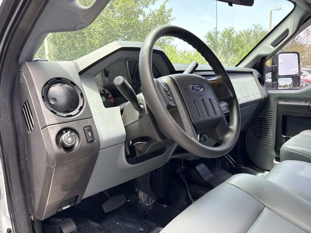Used 2016 White Ford XL image 27