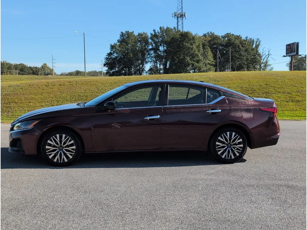Used 2024 RED Nissan 2.5 SV Sedan image 2