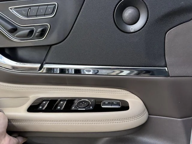 Used 2022 White Lincoln Grand Touring image 22