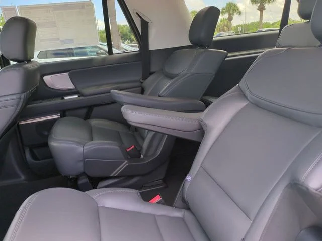 New 2026 Space Silver Metallic Ford MAX Active image 14
