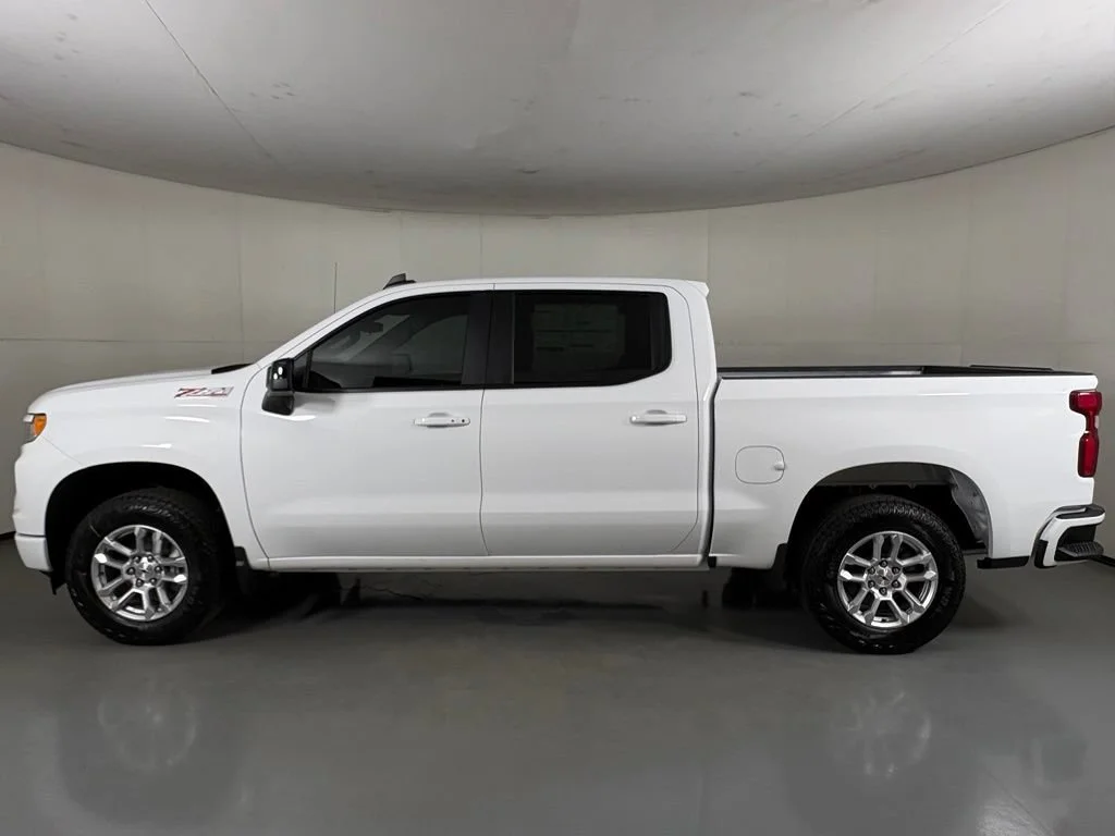 New 2026 Summit White Chevrolet RST image 6