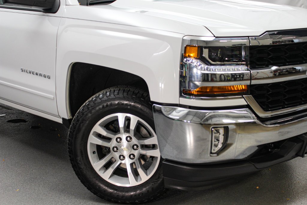 Used 2018 White Chevrolet LT image 3