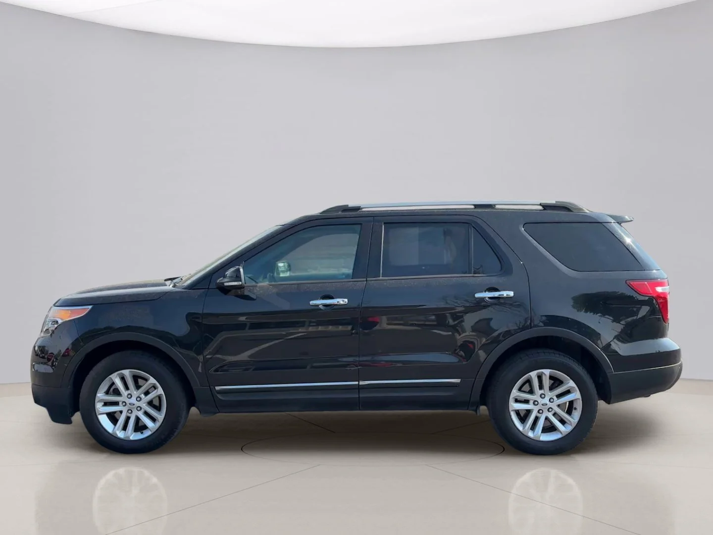 Used 2015 Black Ford XLT 4WD image 2