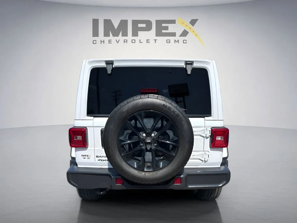 Used 2025 White Jeep Sahara image 4