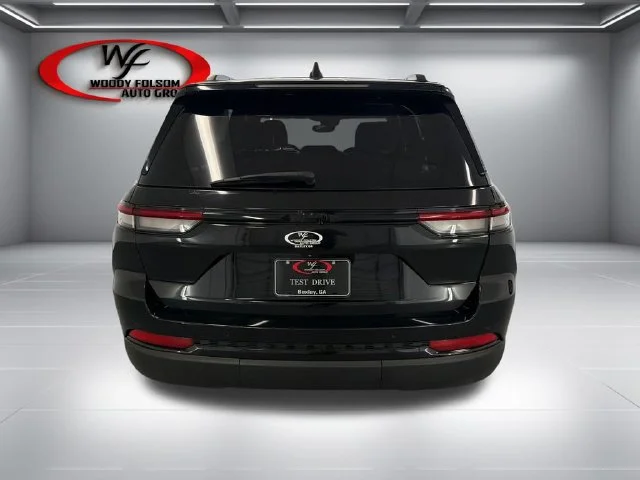 Used 2023 Black Jeep Altitude image 7