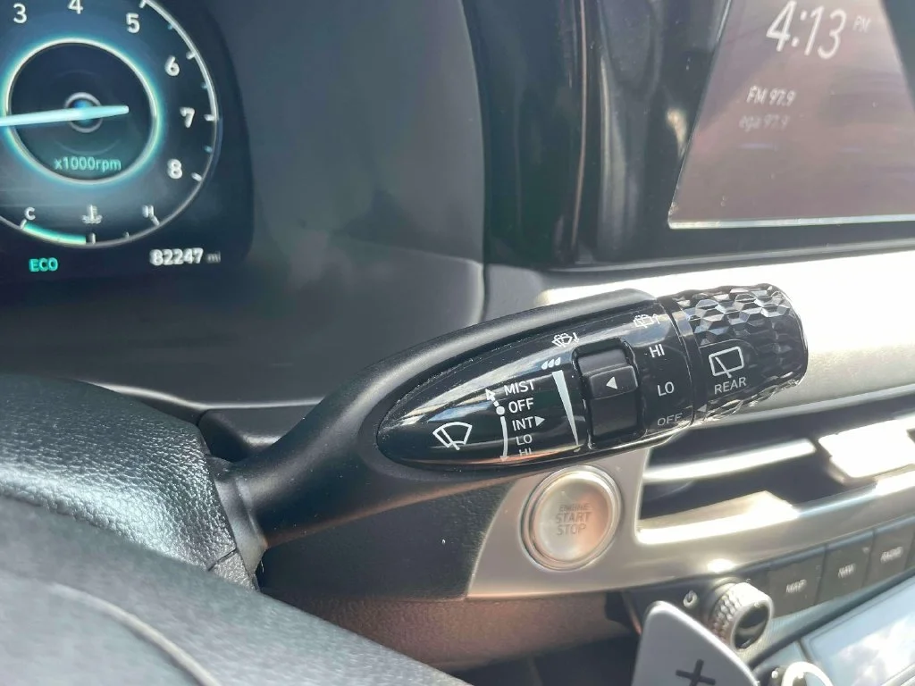 Used 2023 Black Hyundai SEL image 25