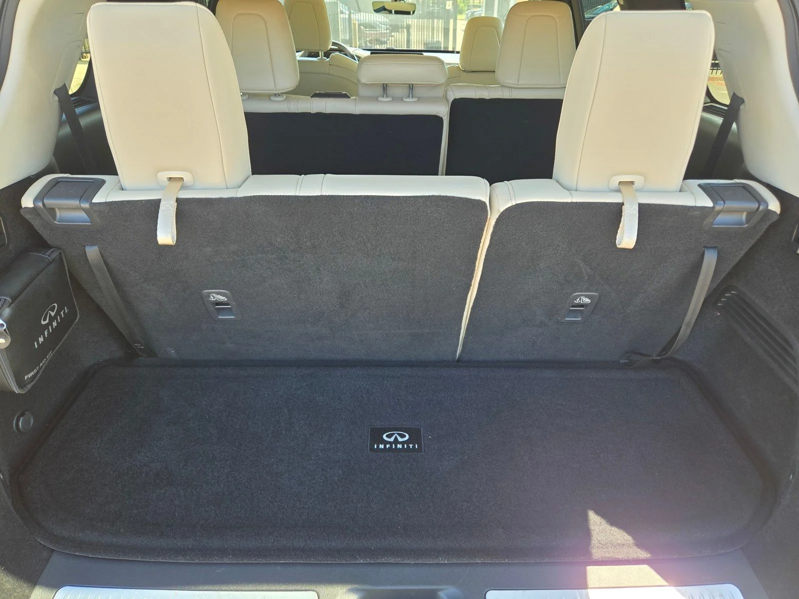 Used 2023 Grand Blue INFINITI LUXE image 12